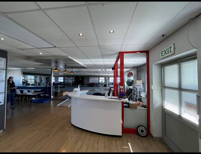 282M² OFFICE TO LET IN PINELANDS